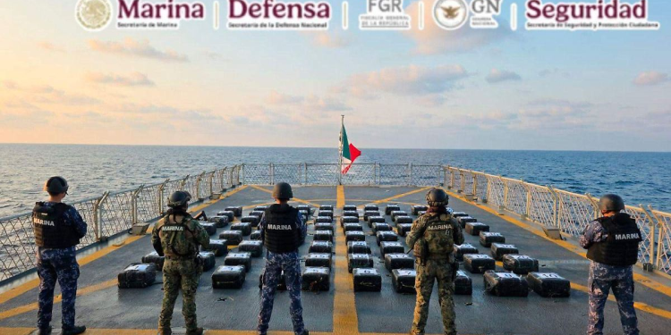 Marina asegura cocaína Guerrero: 2 toneladas en altamar