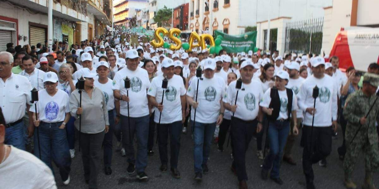 Gallo Universitario UJAT: Miles Marchan en Villahermosa