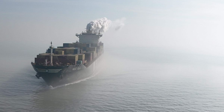 Buques japoneses Ormuz: Irán facilita paso clave