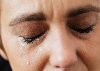 Por qué llorar hace sentir mejor: Beneficios emocionales
