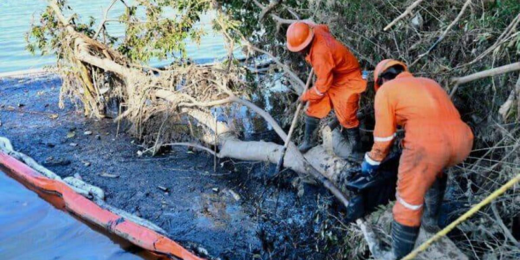 Derrame de hidrocarburos en el Golfo de México 2026