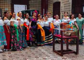 Tradición tabasqueña brilla en desfile cultural