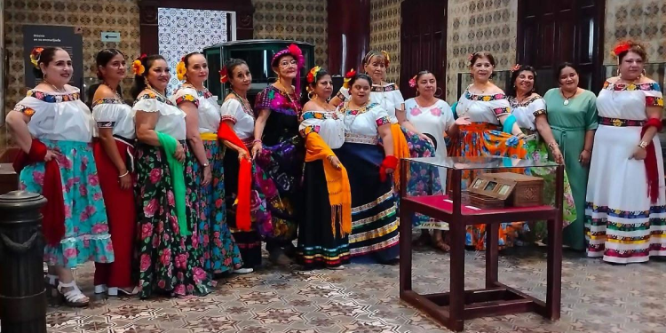 Tradición tabasqueña brilla en desfile cultural