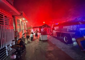 Autoridades investigan intento de feminicidio Playa del Carmen tras incendio en vivienda