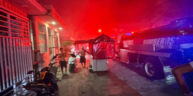 Autoridades investigan intento de feminicidio Playa del Carmen tras incendio en vivienda