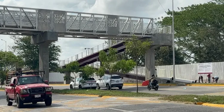 puente peatonal Parque Tabasco casi listo