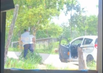 Taxista orina frente a vivienda en Felipe Carrillo Puerto