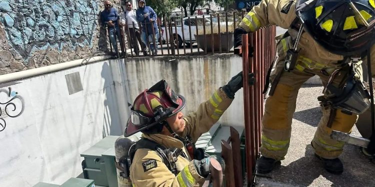 Protección Civil sofoca incendio transformador Niños Héroes