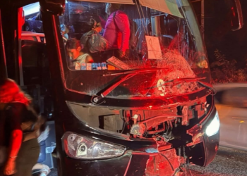 Choque entre motocicleta y autobús deja saldo fatal en Tulum: lo que se sabe del accidente