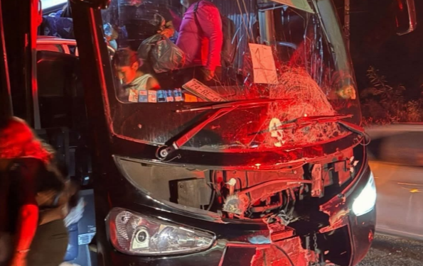 Choque entre motocicleta y autobús deja saldo fatal en Tulum: lo que se sabe del accidente