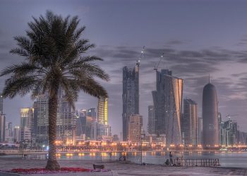 Qatar avanza en una reapertura parcial