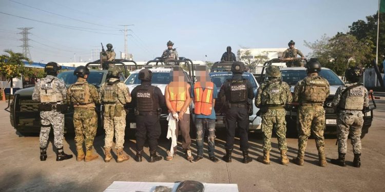 Detenidos en Comalcalco con marihuana y cristal