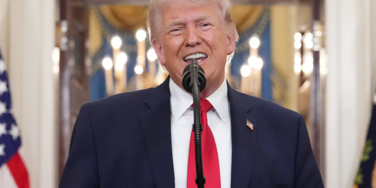 Sube petróleo 4% tras discurso de Trump