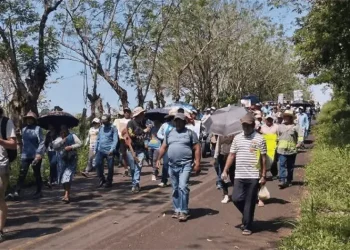 Pescadores bloquean puentes en Veracruz por apoyos