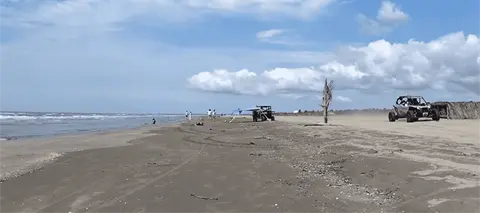 Vehículos en Playas Tabasco: Restricciones Ignoradas