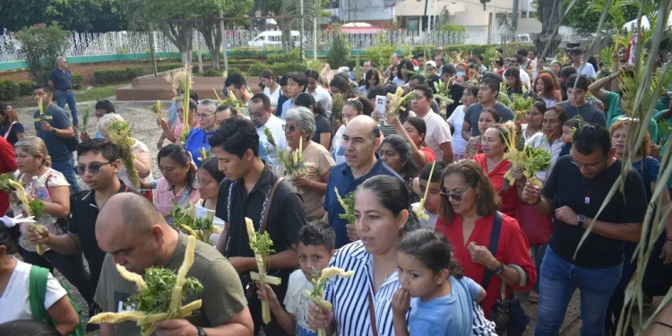 Domingo de Ramos Villahermosa: Obispo Lidera Procesión