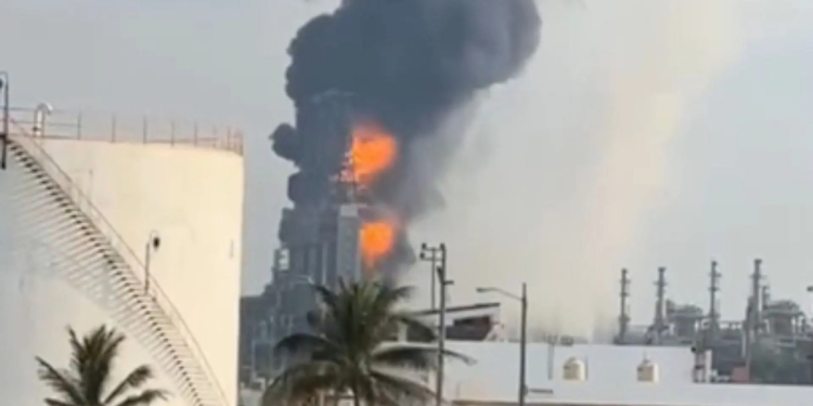 incendio en la refinería Olmeca