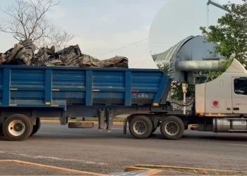 Inician retiro de techumbre consumida por siniestro en Nave I Parque Tabasco