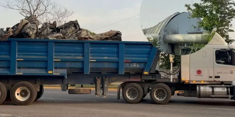 Inician retiro de techumbre consumida por siniestro en Nave I Parque Tabasco