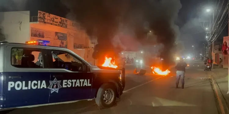 Hombre incendia contenedores en Tierra Colorada por asesinato de su hijo