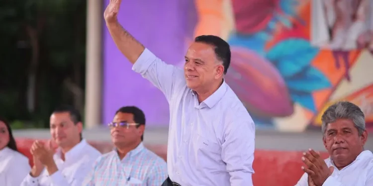 Diputado Medina califica de torpeza adelanto cierre ciclo escolar