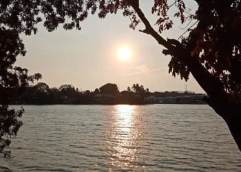 Frente frío 50 provoca lluvias y calor en Tabasco