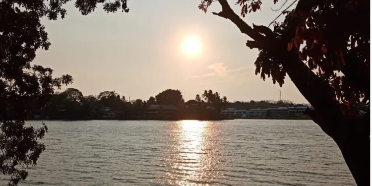Frente frío 50 provoca lluvias y calor en Tabasco