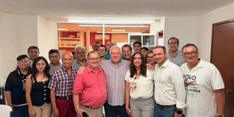 Rafa Marín en reencuentro con amigos empresarios de la Central de Abastos en un diálogo sobre el presente económico de Quintana Roo