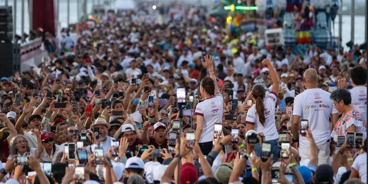 Sheinbaum defiende la grandeza cultural de México ante estudiantes del IPN