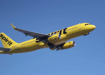 Suspensión de rutas aéreas agrava la crisis de aerolíneas en el Caribe mexicano