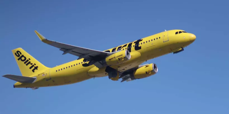 Suspensión de rutas aéreas agrava la crisis de aerolíneas en el Caribe mexicano