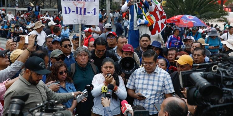 Sin acuerdos, concluye mesa de negociación del CNTE tras ocho horas de diálogo