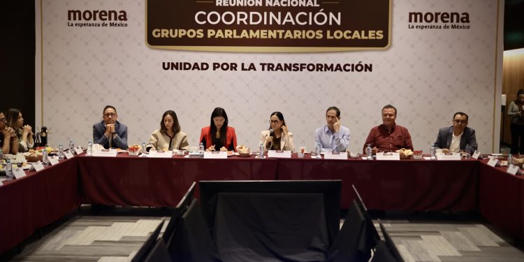 Jorge Bracamonte durante el encuentro nacional de legisladores de Morena.