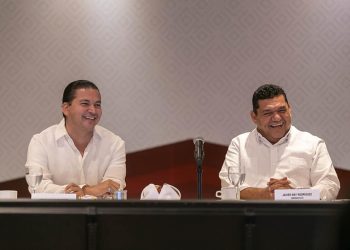 Jorge Bracamonte durante el encuentro nacional de legisladores de Morena.