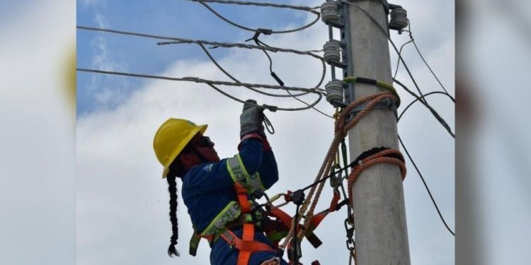 CFE electricidad para todo el país: promete cobertura del 99.99%