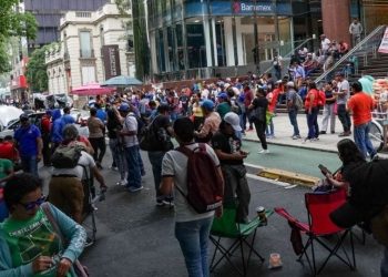 CNTE regresa a su campamento en Zócalo tras movilizaciones