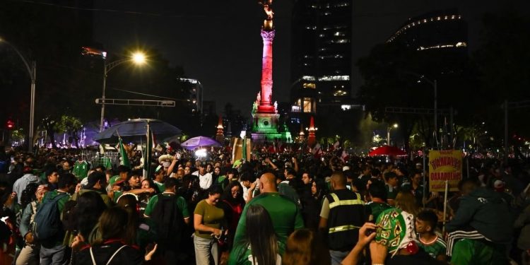 Festejo mundialista en el Ángel de la Independencia reúne a más de 400 mil personas