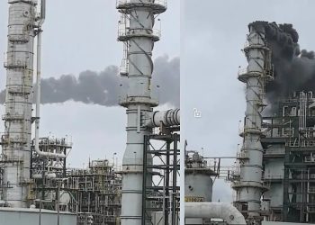 Emergencia por humo y olor a gas en la refinería Dos Bocas en Paraíso, Tabasco.