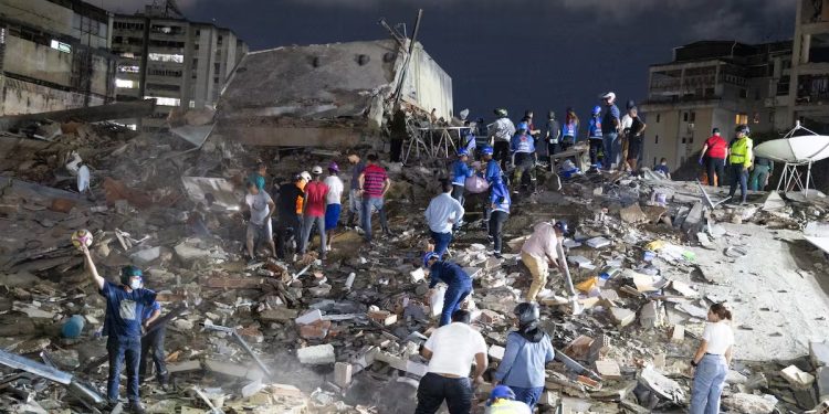 Daños en infraestructura en Caracas tras terremotos en Venezuela.