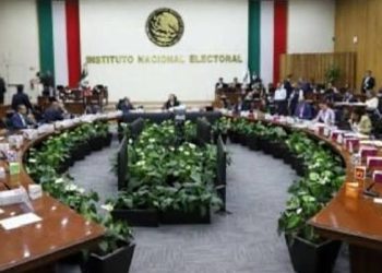 INE cierra expediente contra Martín López Obrador por presunto dinero en efectivo de David León.