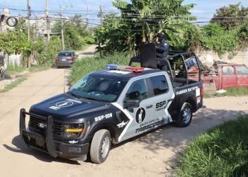 Operativo en Cunduacán donde autoridades aseguraron maquinaria, vehículos y detuvieron a 11 personas.