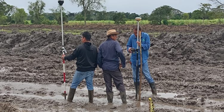 INFONAVIT invade propiedad privada en Huimanguillo