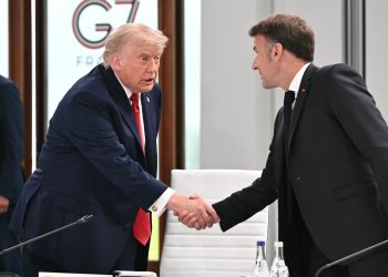 Trump critica T-MEC pero no descarta firmar su renovación