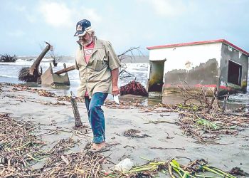 Erosión costera en Tabasco amenaza viviendas de cinco comunidades