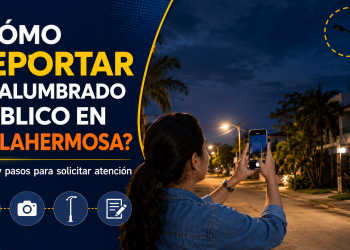 Luminaria de alumbrado público apagada en una calle de Villahermosa.