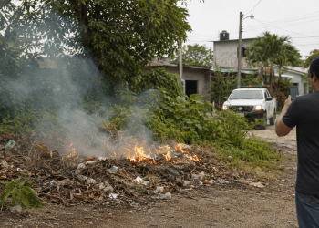 Quema de basura reportada en un terreno de Villahermosa.