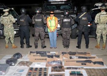 Detienen a mujer con lanzagranadas en Tabasco