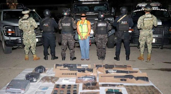 Detienen a mujer con lanzagranadas en Tabasco