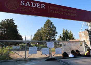 Funcionarios de la Secretaría de Agricultura y Desarrollo Rural sancionados por irregularidades en el pago de un programa social.