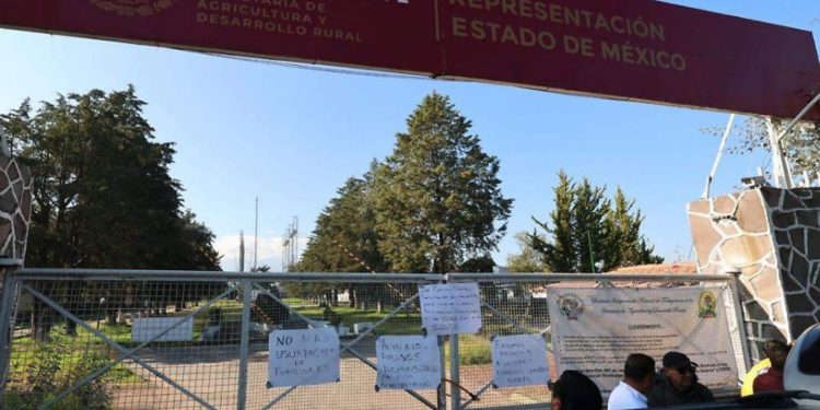 Funcionarios de la Secretaría de Agricultura y Desarrollo Rural sancionados por irregularidades en el pago de un programa social.
